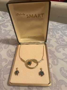 VINTAGE STYLES BY SMART 14 KT HGE GREEN STONE NECKLACE AND EARRINGS + A GIFT 🎁